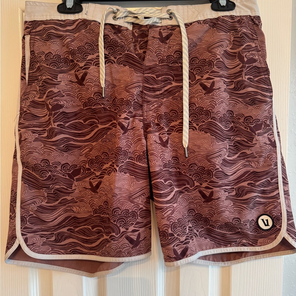 Vuori Cruise Boardshorts.  32 waist. 7.5 inch inseam